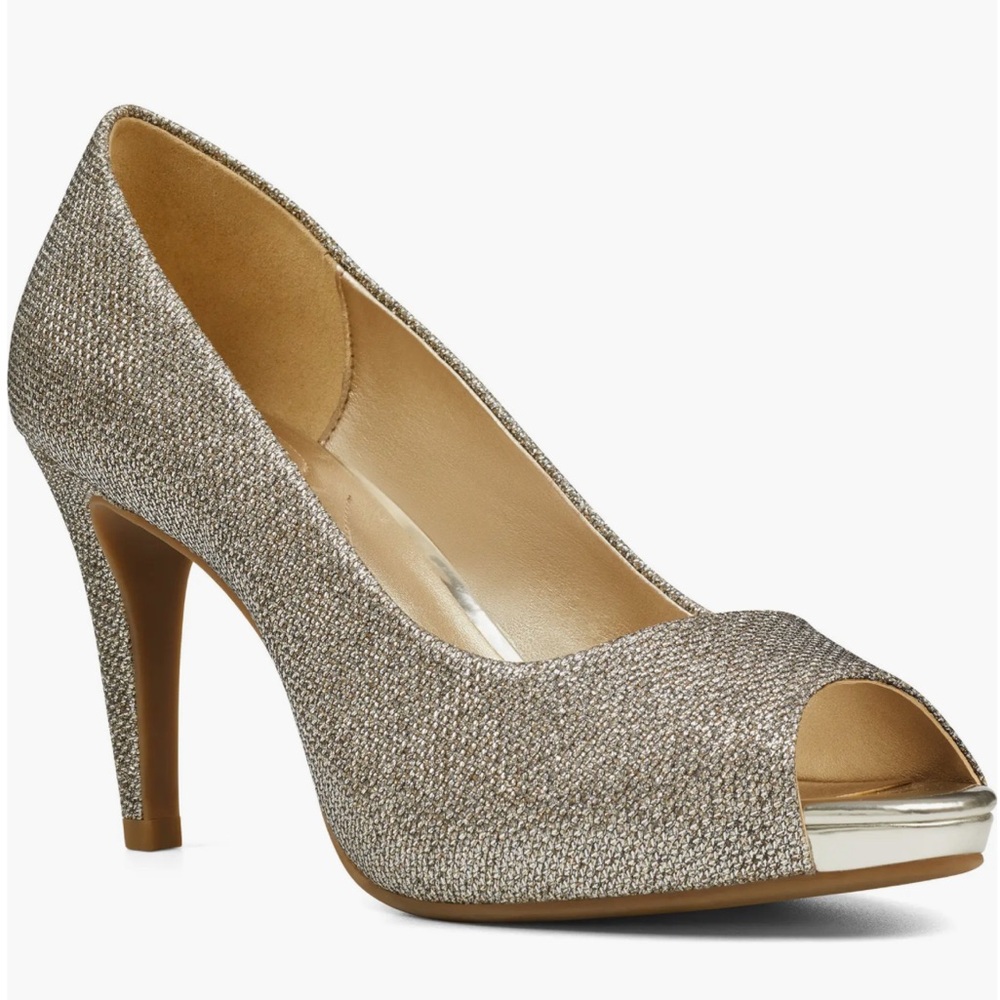 Bandolino Rainaa Women’s Gold Textured Peep Toe Platform Pump, Size 8.5